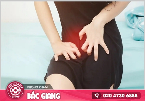 Ngứa vùng kín ra nhiều huyết trắng là dấu hiệu cảnh báo bệnh phụ khoa nguy hiểm. ngứa vùng kín ra huyết trắng